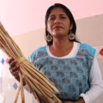 Aprende a tejer con lirio acuático: el DIF Coatzacoalcos abre taller para emprendedores