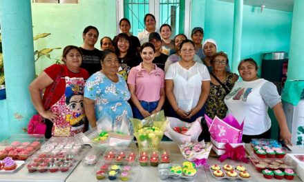 Capacitan a mujeres de Coatzacoalcos en repostería para impulsar el emprendimiento local