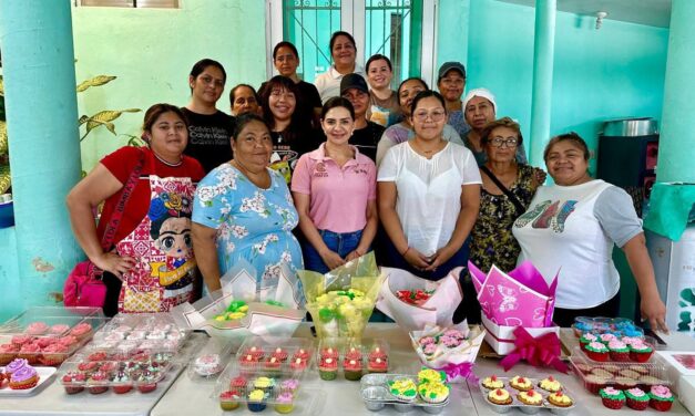 Capacitan a mujeres de Coatzacoalcos en repostería para impulsar el emprendimiento local