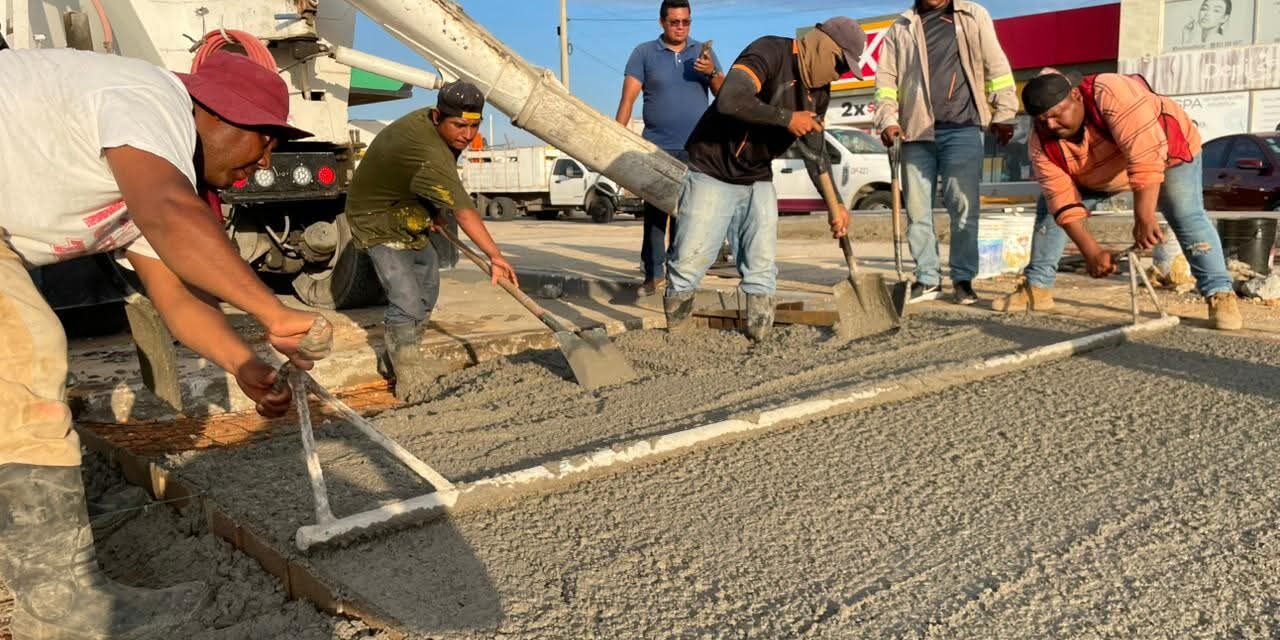 Mantienen frentes de obra activos en tres sectores de Coatzacoalcos dentro de la meta “Cero Baches”