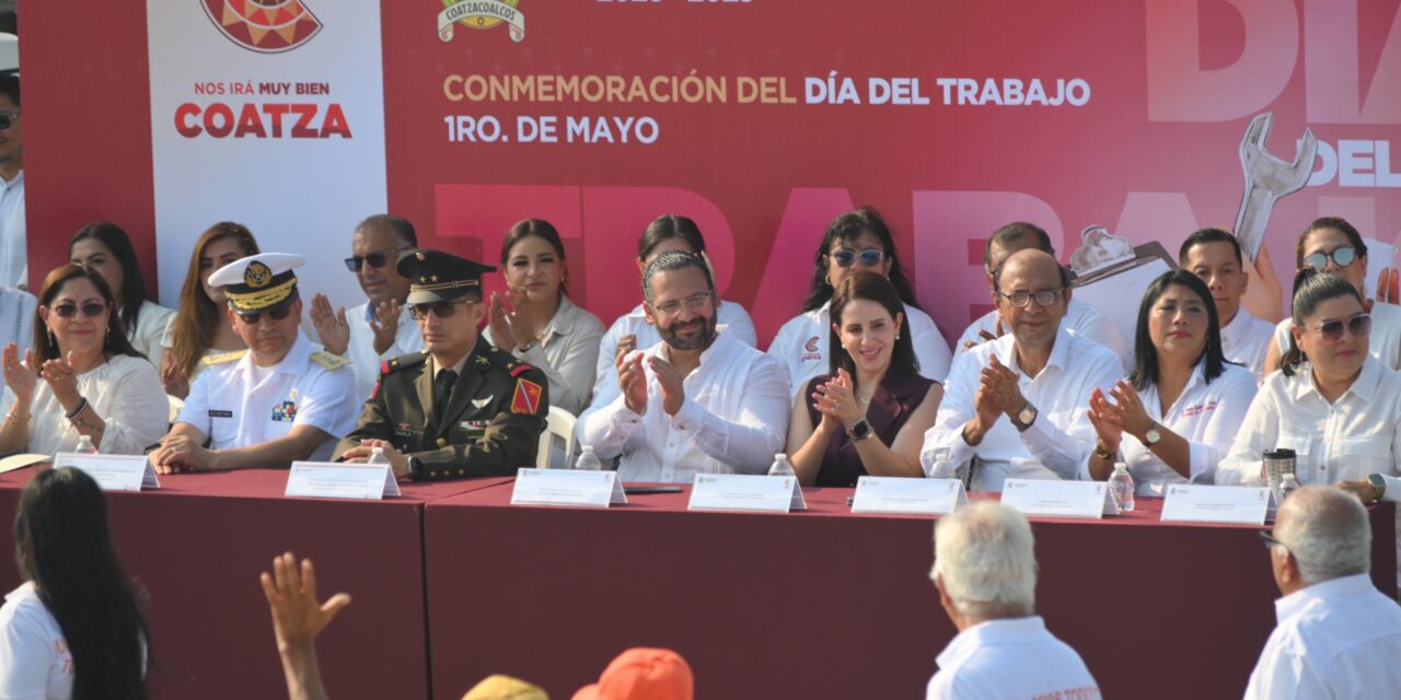 Conmemoran en Coatzacoalcos el Día del Trabajo con desfile y acto cívico