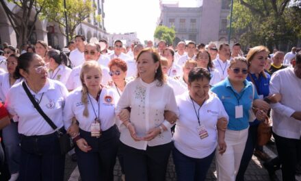 Rocío Nahle encabezó desfile de más de 68 mil trabajadores