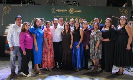 Reconoce Gobierno de Coatzacoalcos a más de 4 mil docentes en emotiva celebración del Día del Maestro