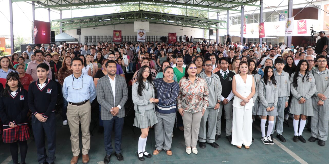 Transformando la Educación entrega más de mil pantallas a telesecundarias de la Región Capital