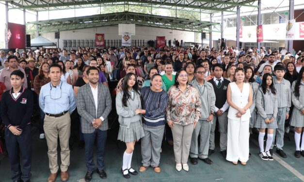 Transformando la Educación entrega más de mil pantallas a telesecundarias de la Región Capital