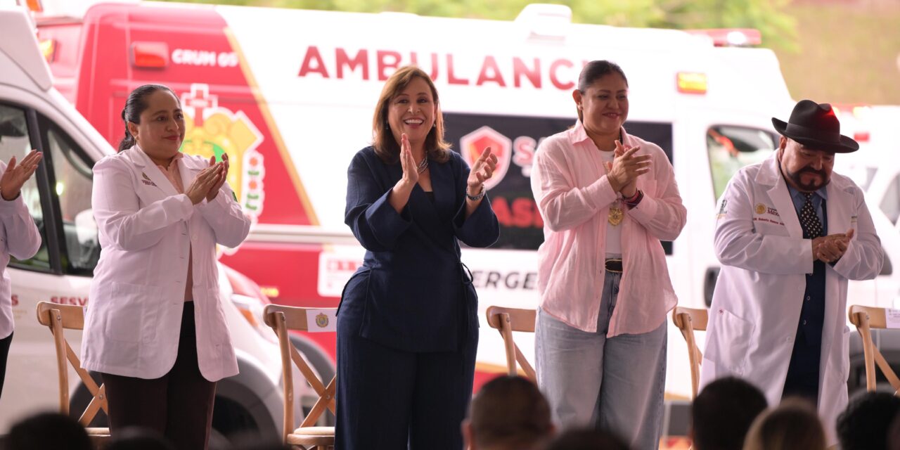 La salud no puede esperar: Gobernadora entrega 30 ambulancias a hospitales