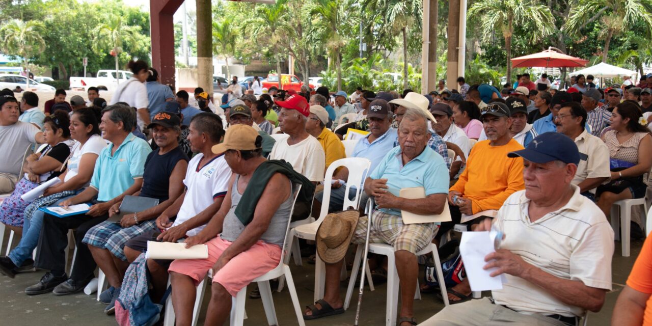 Recibe Coatzacoalcos apoyos para 800 pescadores y acuicultores afectados por derrame de hidrocarburo