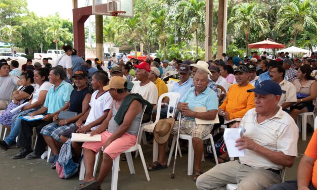Recibe Coatzacoalcos apoyos para 800 pescadores y acuicultores afectados por derrame de hidrocarburo