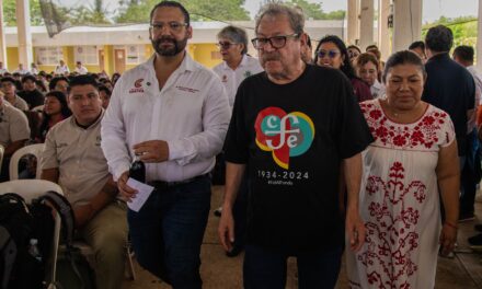 Llega ‘Veracruz Lee’ a Coatzacoalcos y anuncia alcalde tótems “Vientos del Pueblo” para acercar la lectura a las colonias