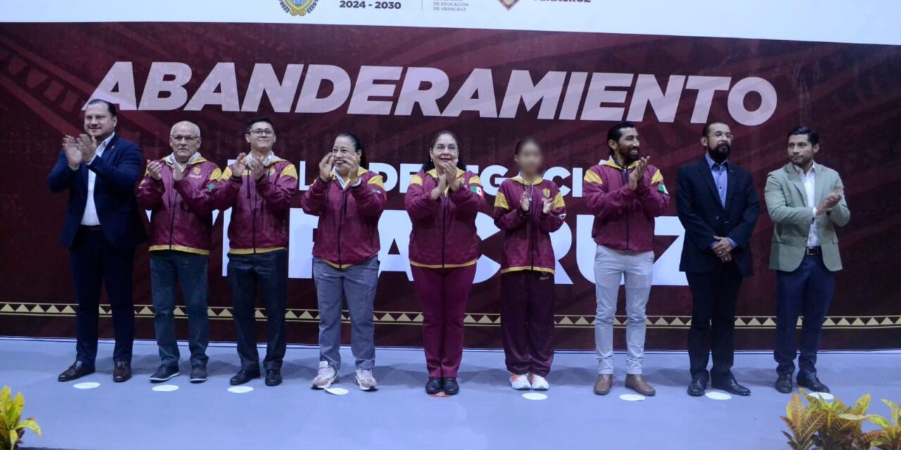 Abandera SEV a delegación veracruzana que participará en competencias escolares