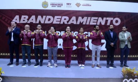 Abandera SEV a delegación veracruzana que participará en competencias escolares