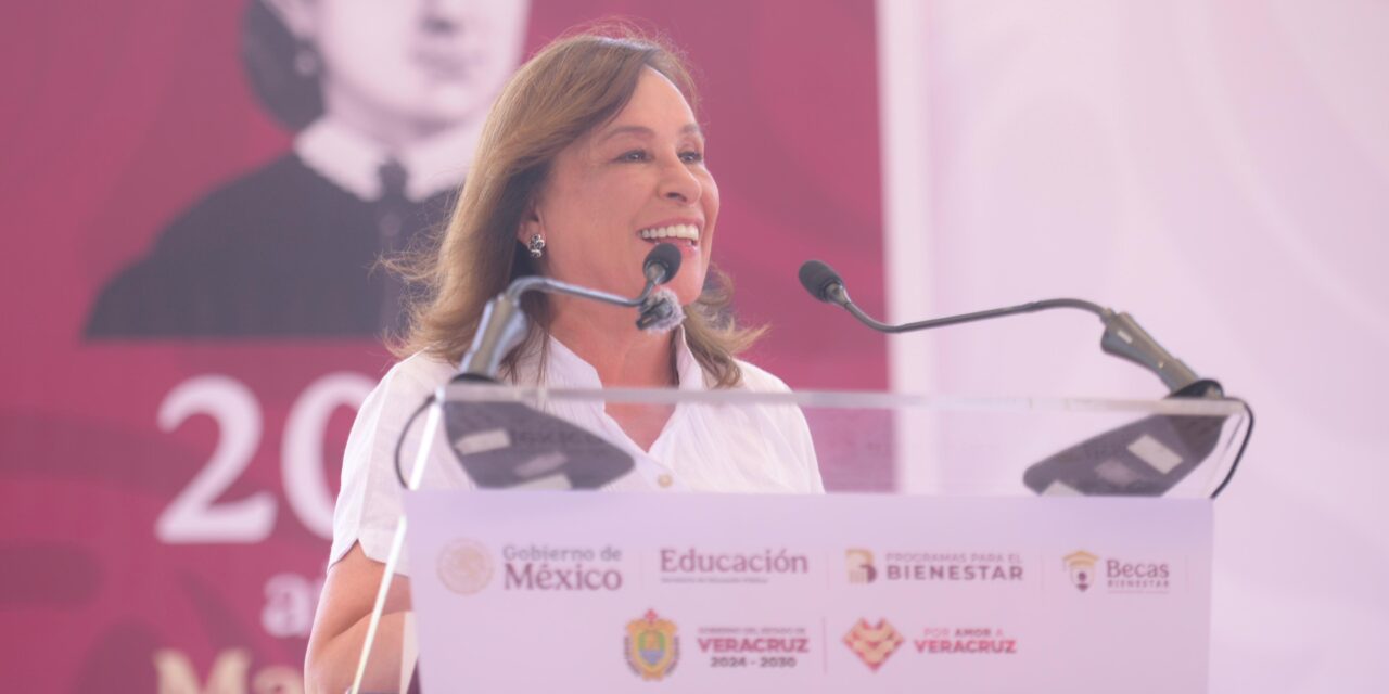 Rocío Nahle encabeza entrega de tarjetas Rita Cetina para más de 312 mil estudiantes