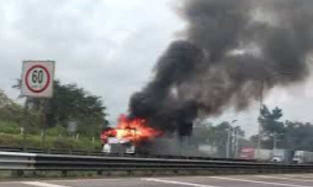 SSP atiende quema de unidades en carretera de la huasteca, señala gobernadora; Fiscalía investiga