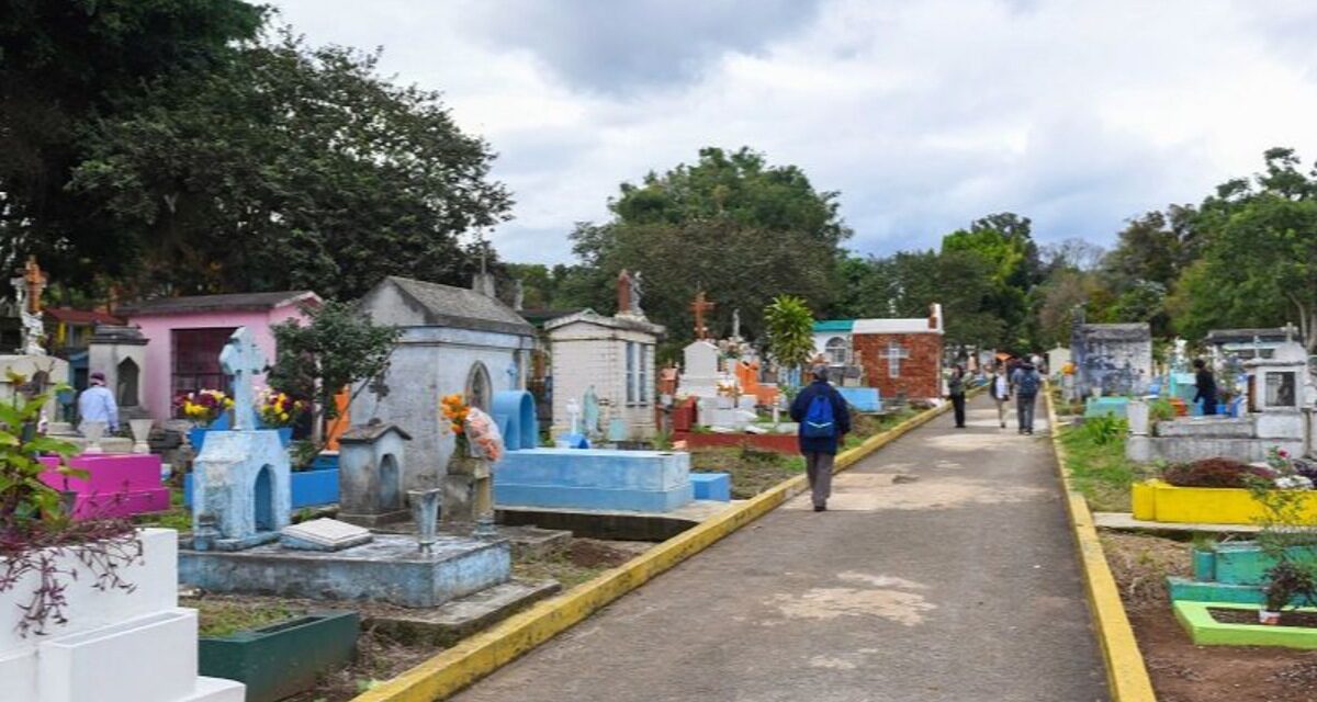 Para el ‘Día de la Madre’ prevén la llegada de más de 10 mil visitantes a los panteones municipales de Xalapa