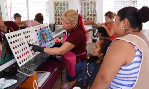 DIF Coatzacoalcos ofrece cortes de cabello gratuitos y mantiene abiertas inscripciones al curso de belleza y colorimetría