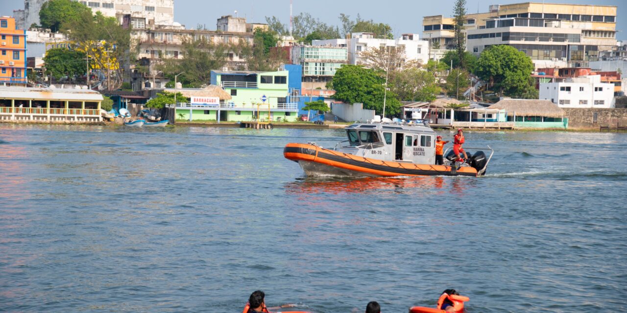 Realizan en Coatzacoalcos primer simulacro de rescate acuático por contingencia sísmica