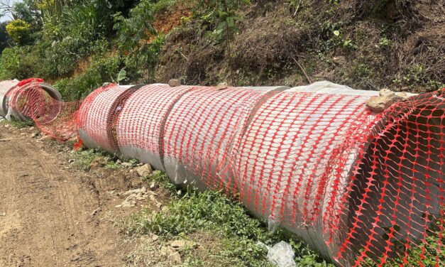 Avanza atención de caminos en Zongolica como parte del Programa de Reconstrucción Carretera