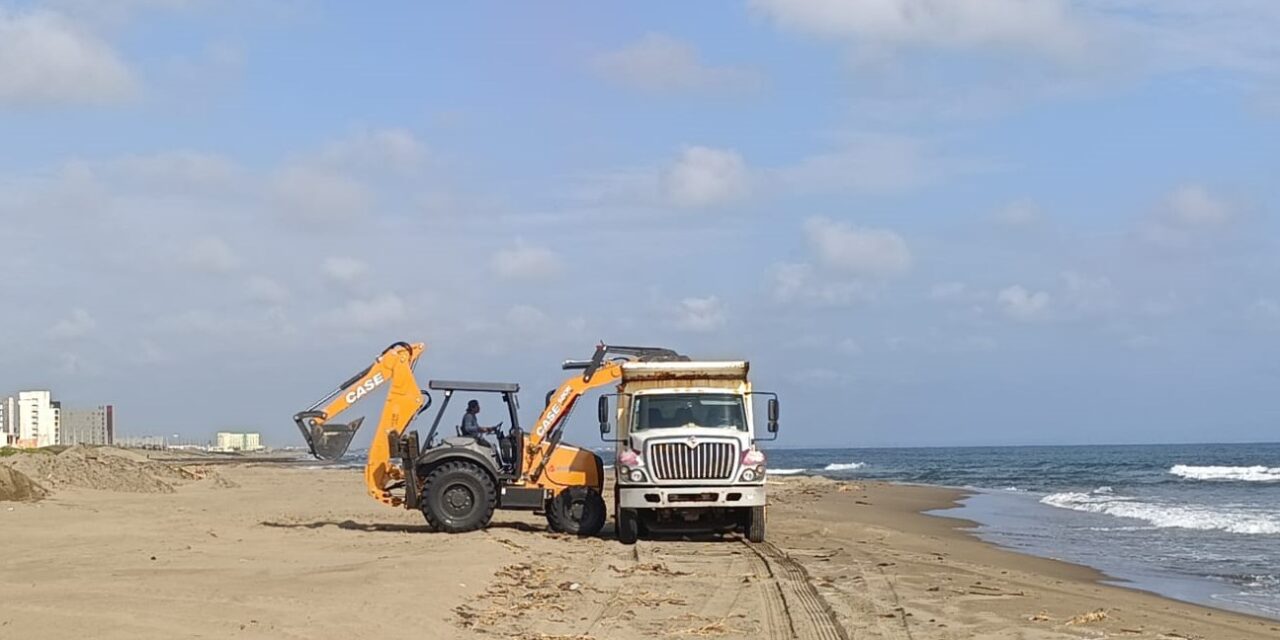 Intensifica el Ayuntamiento de Coatzacoalcos labores de mantenimiento y limpieza en el Malecón Costero