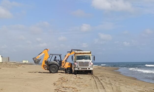 Intensifica el Ayuntamiento de Coatzacoalcos labores de mantenimiento y limpieza en el Malecón Costero