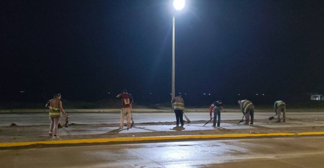 Despliegan brigadas permanentes para el retiro de arena en el malecón de Coatzacoalcos