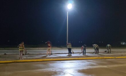 Despliegan brigadas permanentes para el retiro de arena en el malecón de Coatzacoalcos