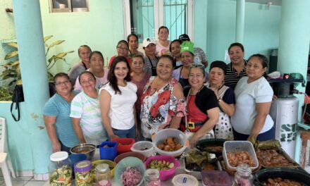 Impulsan el empoderamiento económico femenino en Coatzacoalcos con taller de capacitación gastronómica