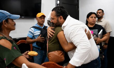 Mantiene alcalde de Coatzacoalcos audiencias ciudadanas de atención directa