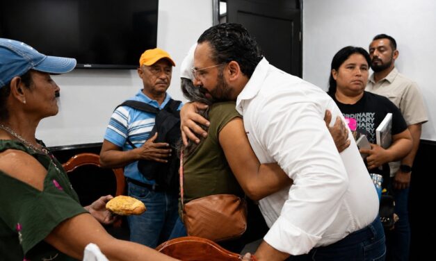 Mantiene alcalde de Coatzacoalcos audiencias ciudadanas de atención directa