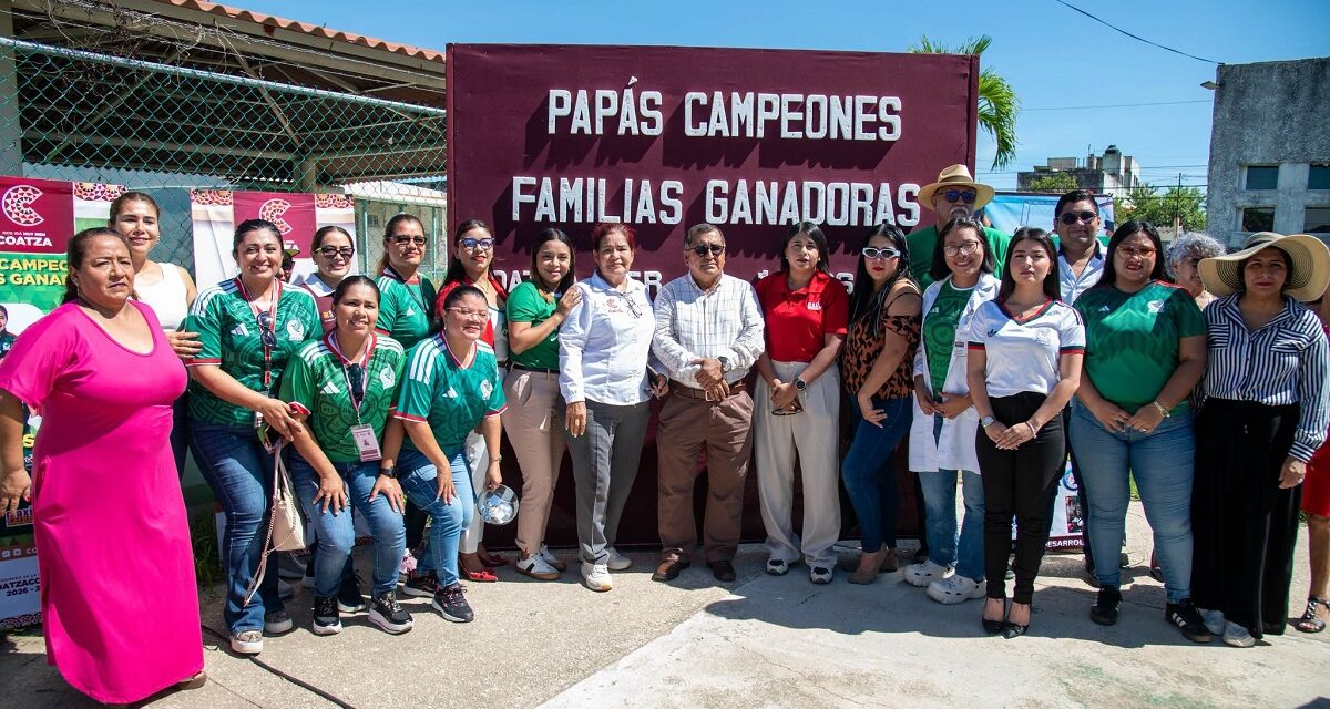 Festeja el Ayuntamiento de Coatzacoalcos a los padres de familia con jornada de servicios y convivencia