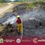 Bomberos y Protección Civil controlan incendios de pastizales en Coatzacoalcos y Villa Allende