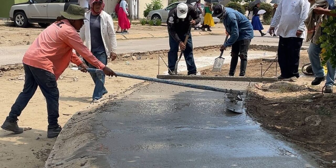 Infraestructura Urbana despliega cuadrillas operativas en diversos sectores de Coatzacoalcos