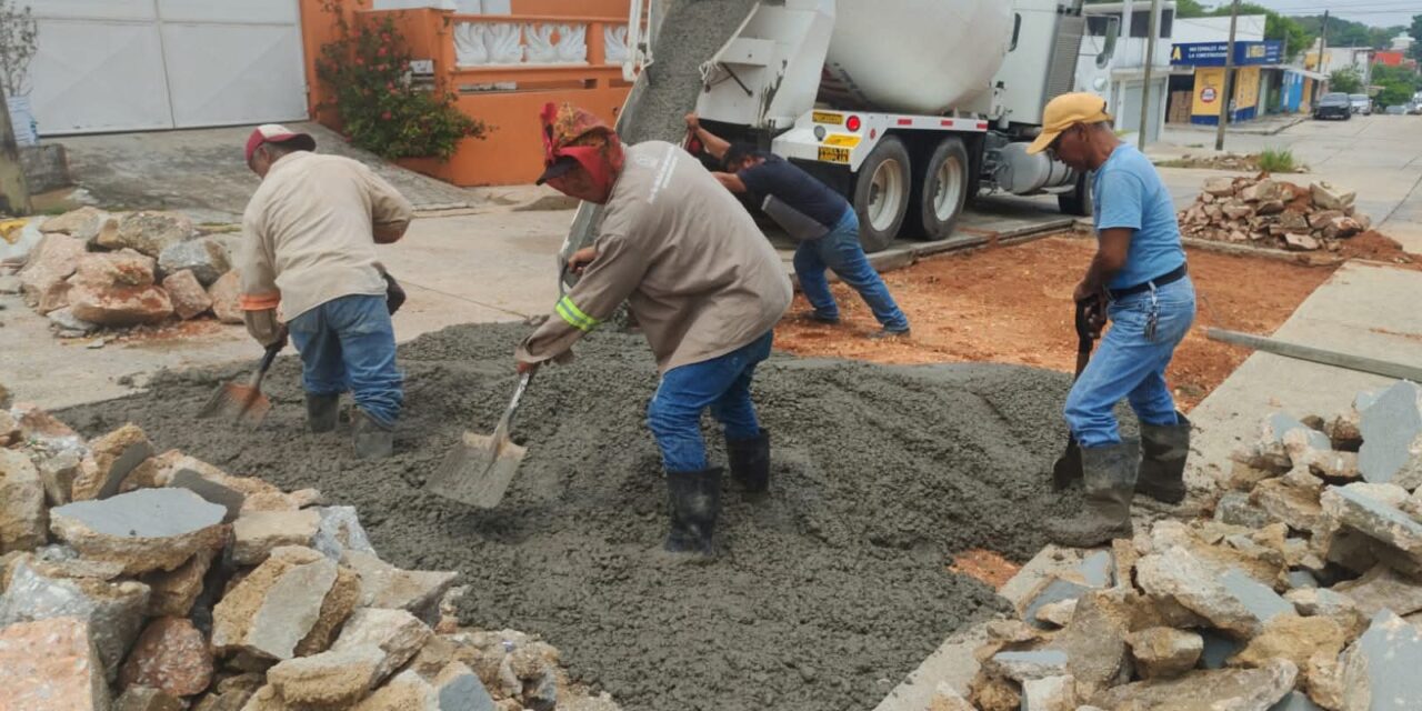 Concluyen obra de drenaje y pavimentación en la calle Román Marín de Coatzacoalcos