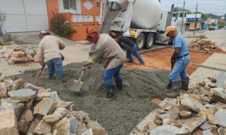 Concluyen obra de drenaje y pavimentación en la calle Román Marín de Coatzacoalcos
