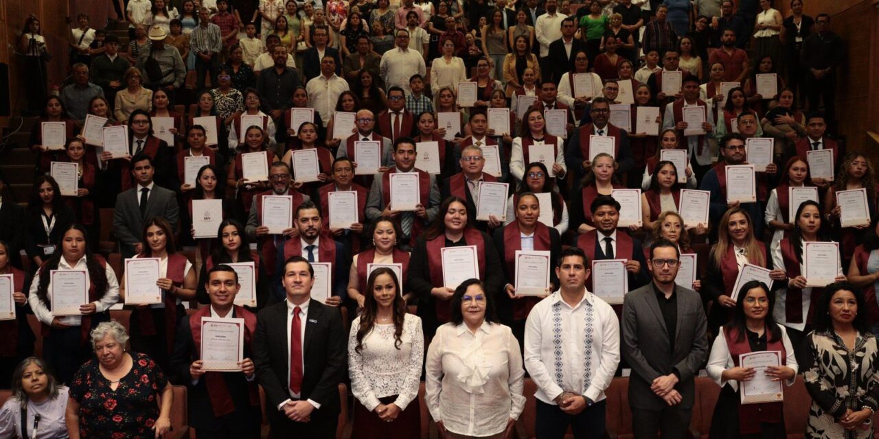 Entrega SEV constancias a 109 egresadas y egresados del Consorcio Clavijero