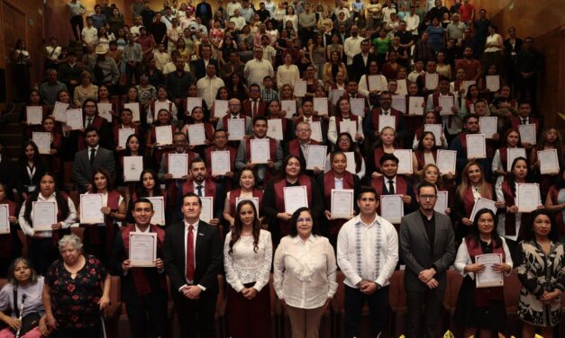 Entrega SEV constancias a 109 egresadas y egresados del Consorcio Clavijero