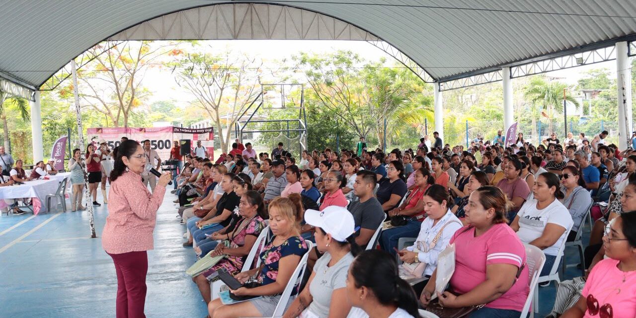 Reciben 289 estudiantes de Tuxpan Beca Rita Cetina