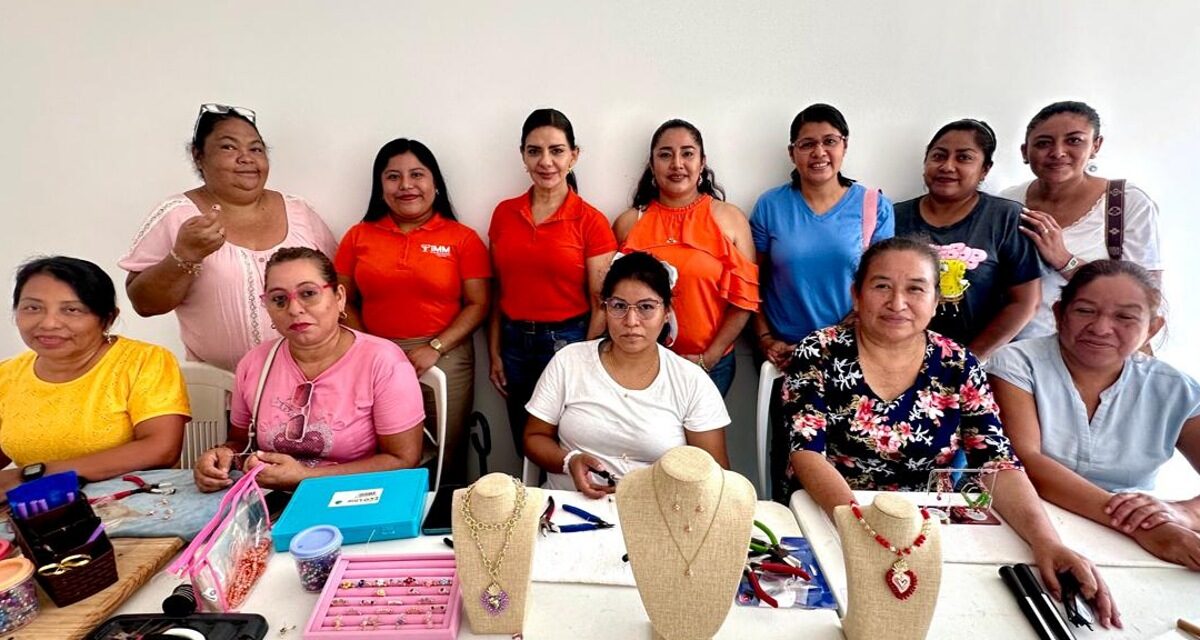 Coatzacoalcos fortalece apoyo integral a mujeres con asesorías y talleres