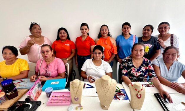 Coatzacoalcos fortalece apoyo integral a mujeres con asesorías y talleres