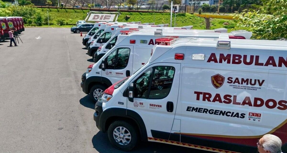 Entrega Estado 60 ambulancias para acercar la salud a los veracruzanos