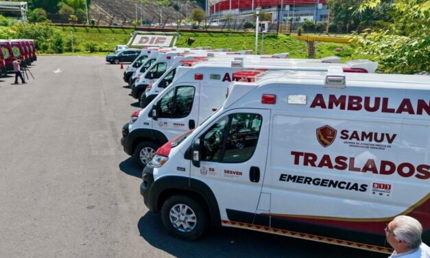 Entrega Estado 60 ambulancias para acercar la salud a los veracruzanos