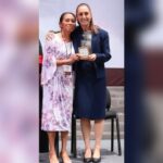 Docente de educación indígena de Veracruz recibe Medalla Maestro Manuel Altamirano