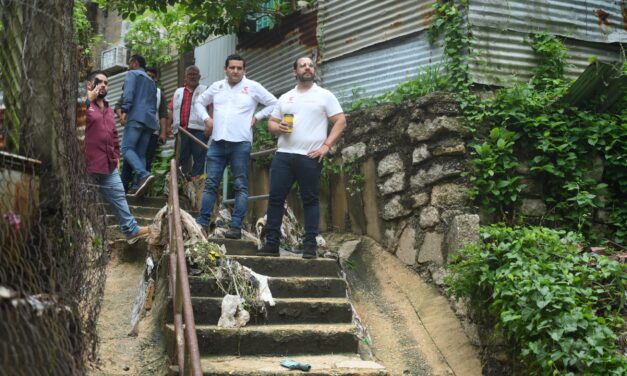 “Hay que sacar adelante Coatzacoalcos”: Pedro Miguel recorre áreas afectadas por la tormenta en Coatzacoalcos