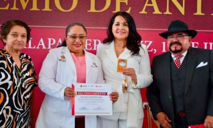 Honra Veracruz trayectoria de quienes dedican su vida al cuidado de la salud