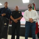 Alcalde de Coatzacoalcos reconoce 50 años de servicio del comandante de bomberos, Jorge García Cruz