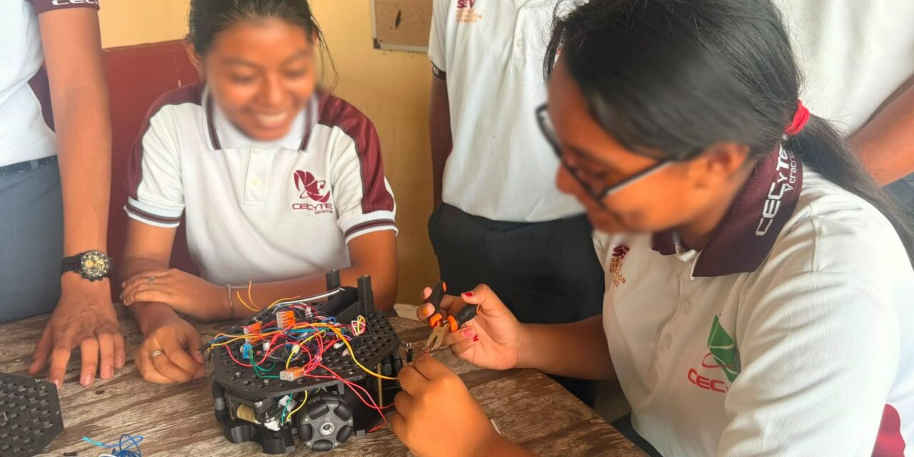 Equipo de Robótica del CECyTEV 19 Coatzacoalcos competirá en la Copa Nacional FutBotMX