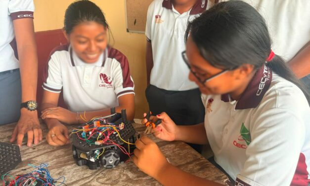 Equipo de Robótica del CECyTEV 19 Coatzacoalcos competirá en la Copa Nacional FutBotMX