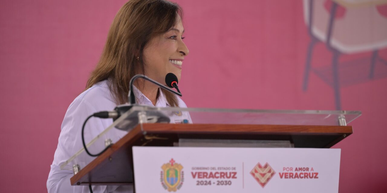 Ninguna escuela quedará fuera del programa de mobiliario: Rocío Nahle García