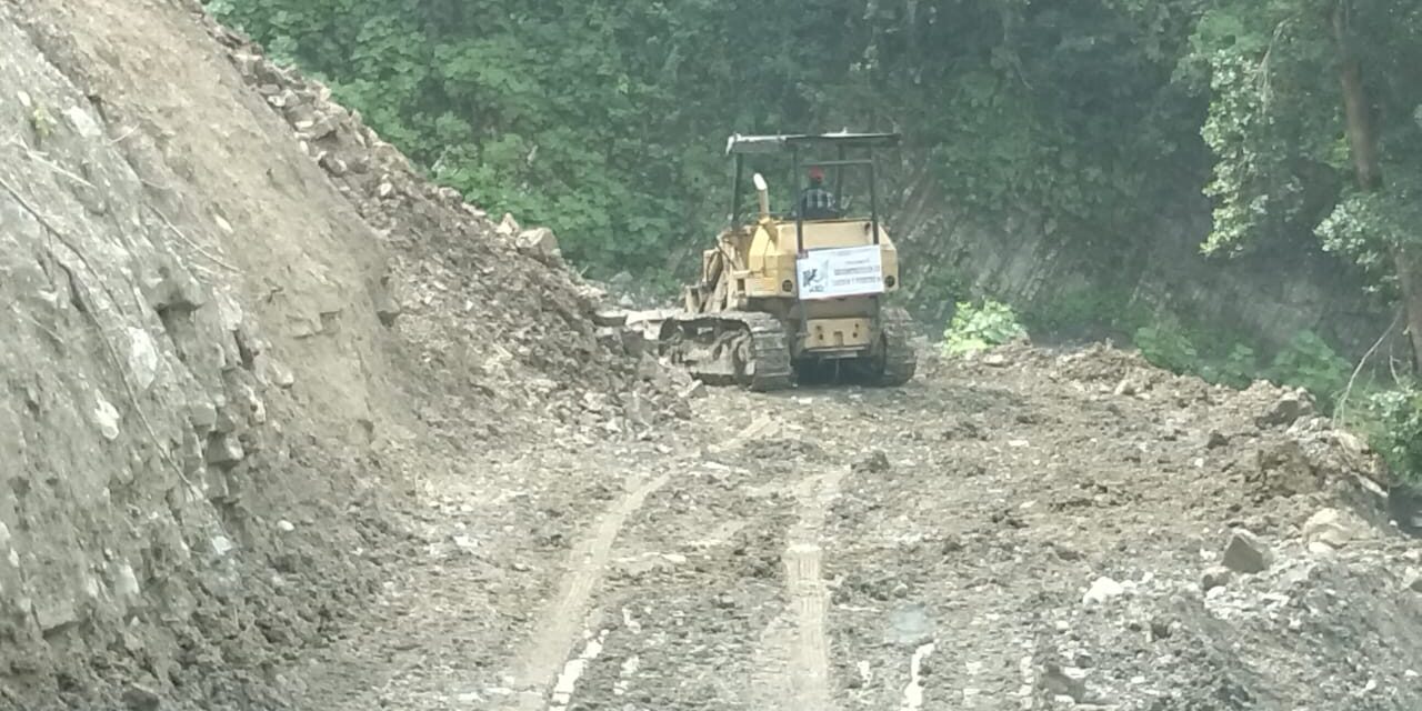 Atiende Centro SICT Veracruz derrumbes en el municipio de Ilamatlán por lluvias recientes