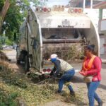 Despliegan operativo integral de limpieza y mantenimiento urbano en colonias de Coatzacoalcos