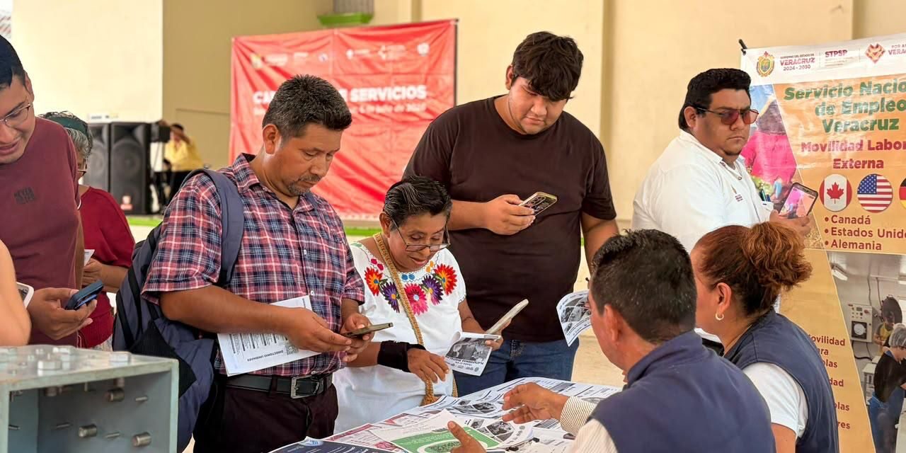 Llegan más de 563 vacantes a El Higo y San Juan Evangelista con la Caravana de Servicios